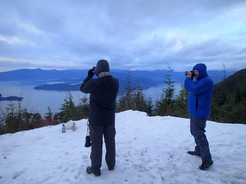 Winter hiking at Bowen Lookout