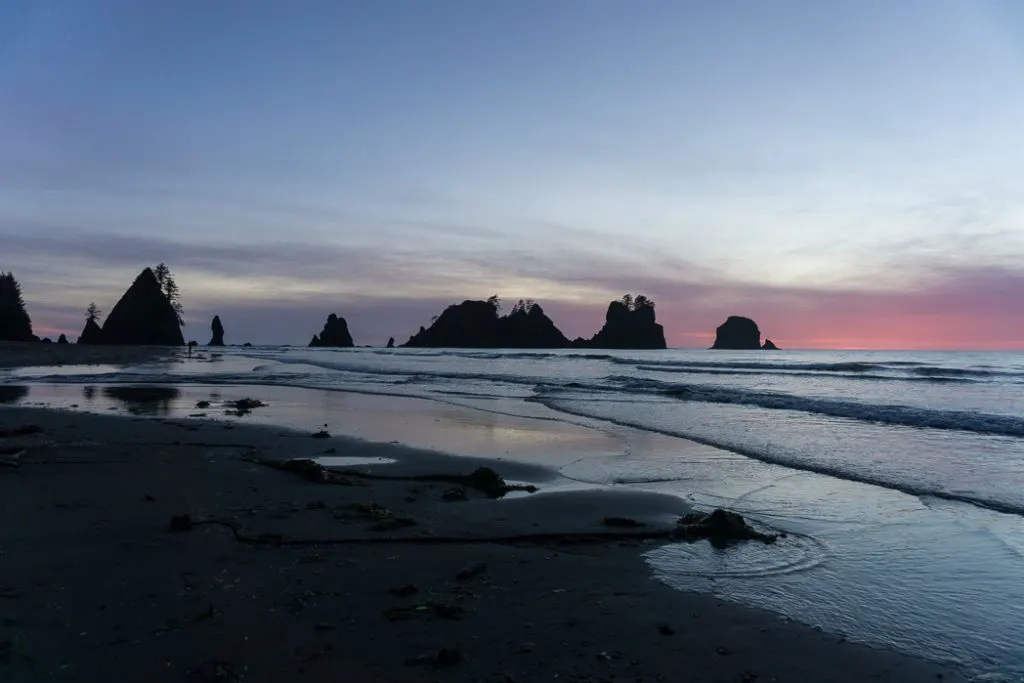 Sunset at Point of the Arches on Shi Shi Beach. Complete guide to hiking and camping at Shi Shi Beach.