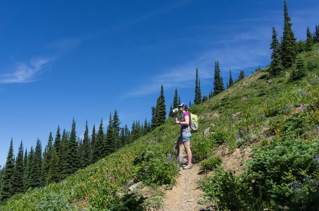 Hiking in hot weather: what's cooling best