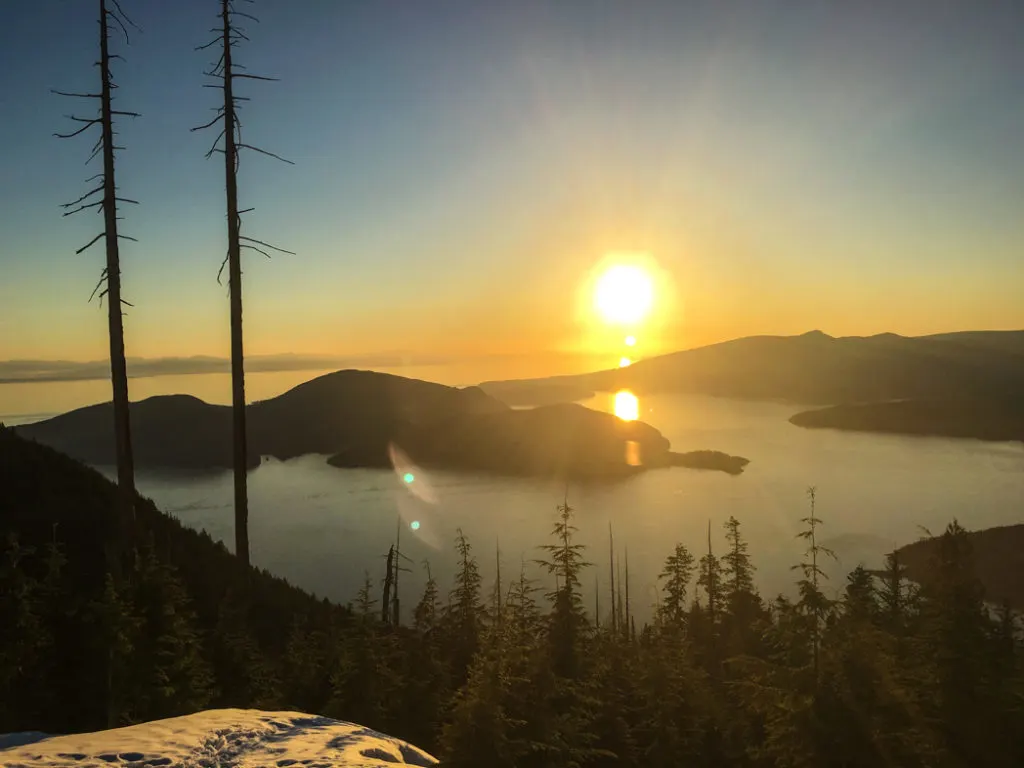 Bowen Lookout snowshoe trail at Cypress Mountain near Vancouver, BC. The Ultimate Guide to Snowshoeing in Vancouver.