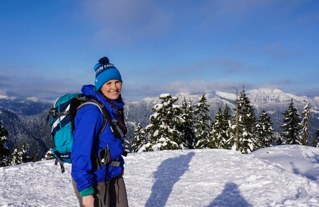 What to Wear Winter Hiking and Snowshoeing