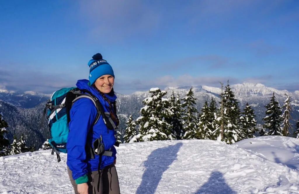 What to wear for winter hiking and snowshoeing