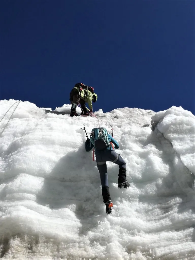 Best Winter Hiking Pants for Curvy Women: Quechua Warm Snow Hiking Trousers. Learn more about how to find women's hiking clothing for your body type.