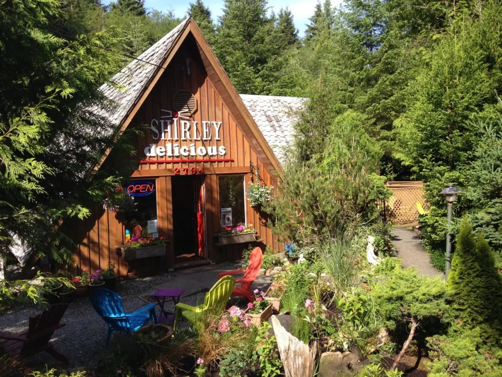 The exterior and patio of the Shirley Delicious cafe on the Pacific Marine Circle Route