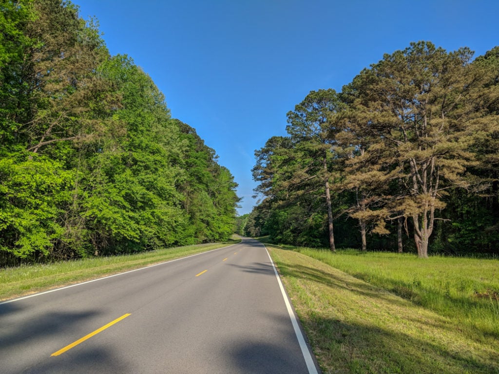 The road along the Natchez Trace Parkway. Learn how to cycle tour the Natchez Trace Parkway in this detailed guide.