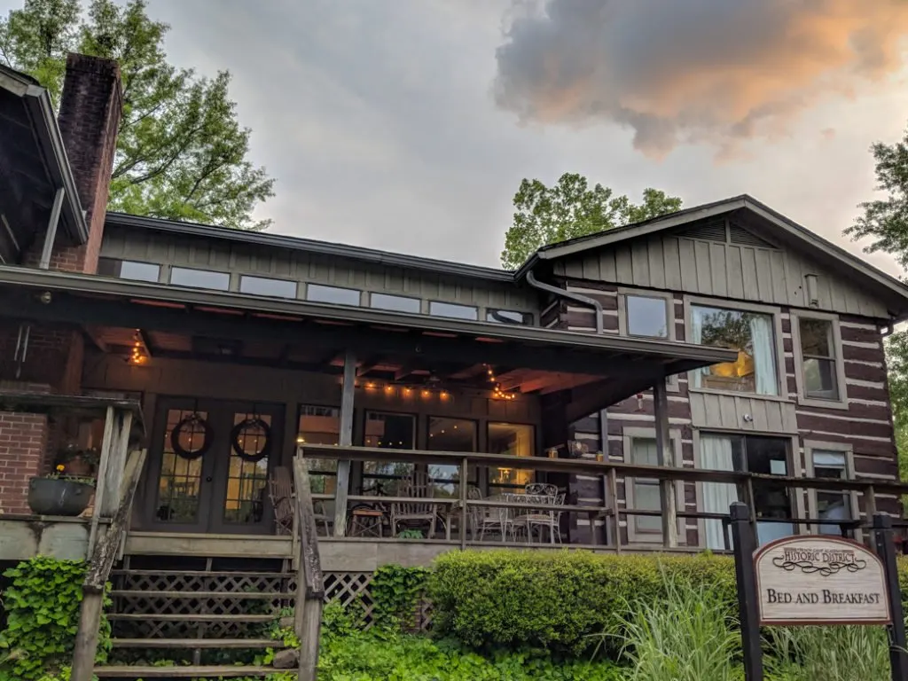 The B&B at the historic French Camp on the Natchez Trace. Learn how to cycle tour the Natchez Trace Parkway in this detailed guide.