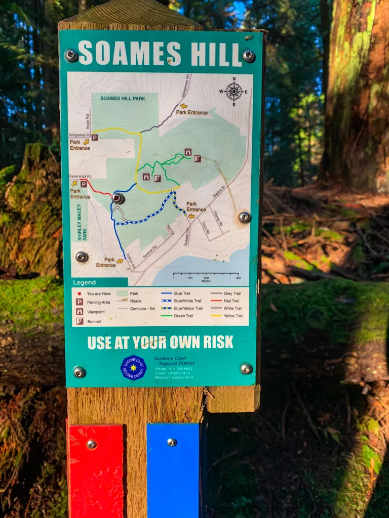 Trail map at a junction on the Soames Hill hike