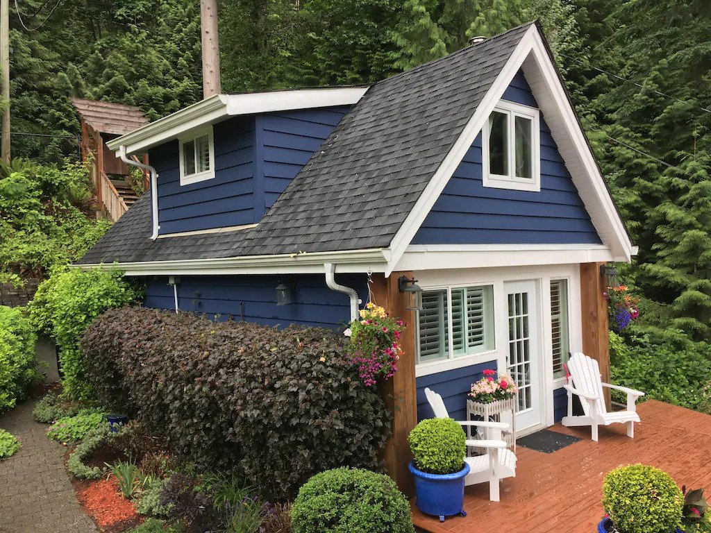 Seaside Garden cottage on Indian Arm. One of the best cabins near Vancouver.