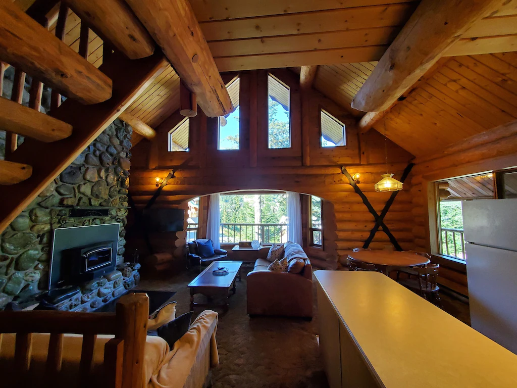 Sasquatch Log Cabin near Vancouver