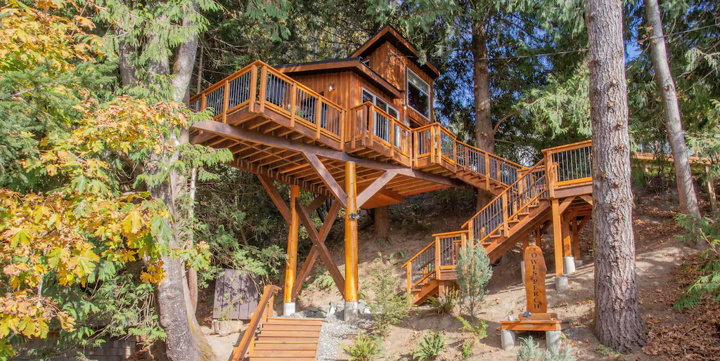 Owl's perch treehouse in Sooke, British Columbia