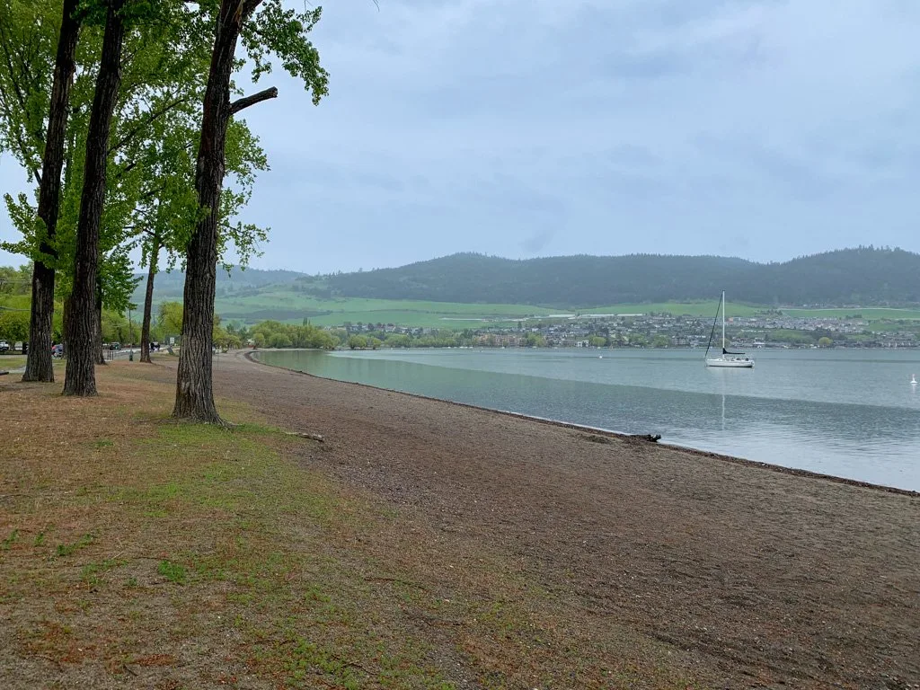 A sailboat at Kin Beach