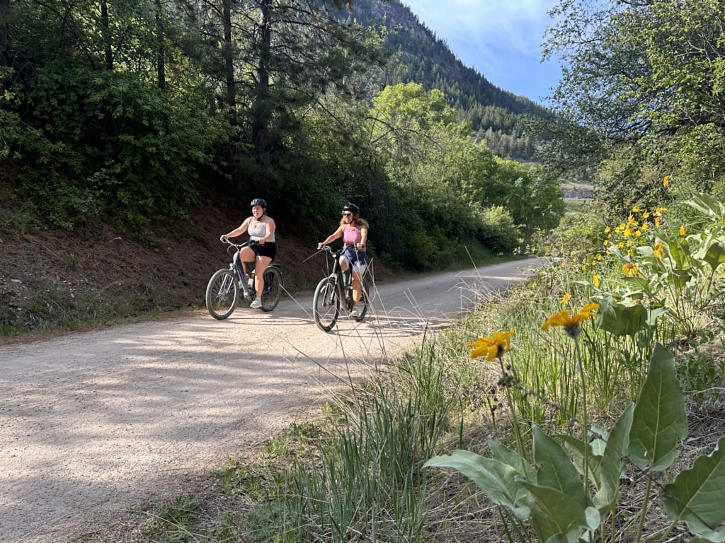 Cyclists on the Okanagan Rail Trail