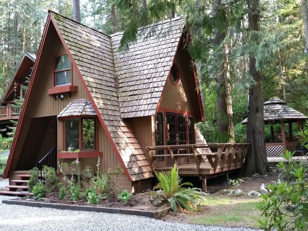 fishing theme in the great room of this campy and cute log home