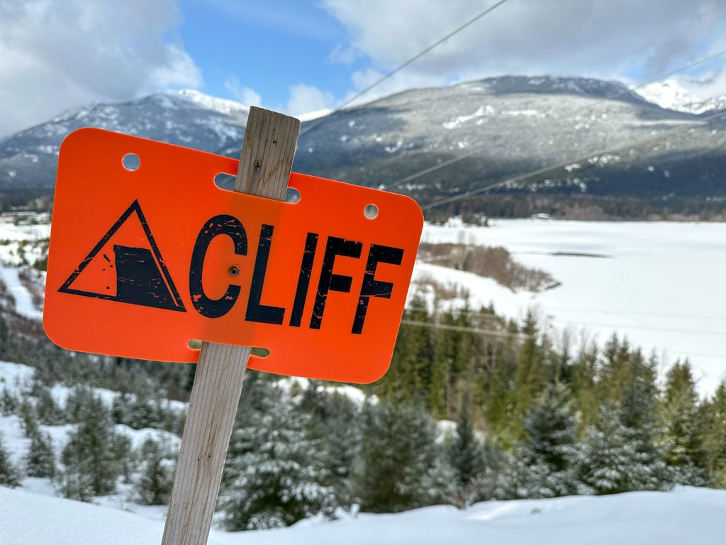 A cliff warning sign at Green Lake Viewpoint in Whistler