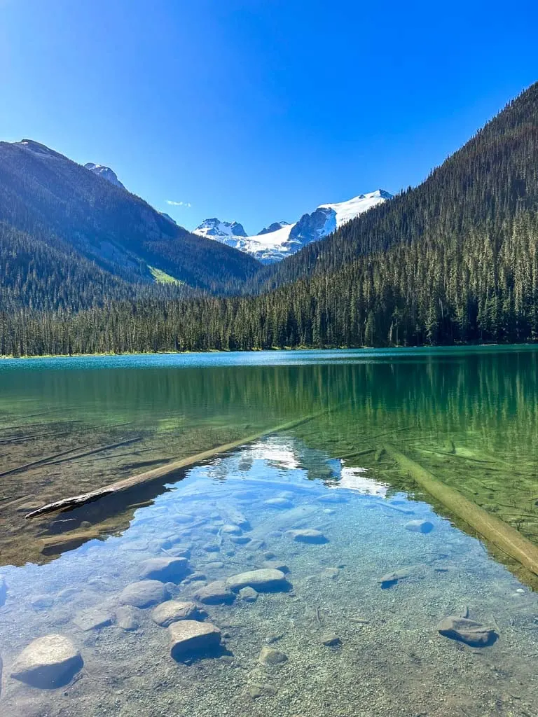 Lower Joffre Lake Viewpoint with a view of Lower Joffre Lake and the mountains behind.