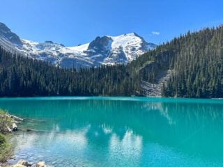Middle Joffre Lake with forest and glaciers behind it seen from the Joffre Lakes hike near Whistler, BC