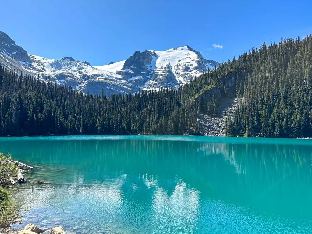 Middle Joffre Lake with forest and glaciers behind it seen from the Joffre Lakes hike near Whistler, BC