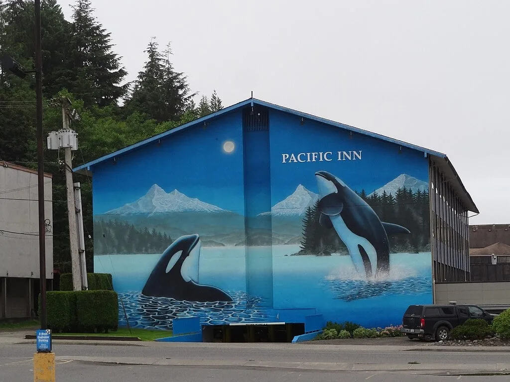 Whale mural on the side of the Pacific Inn