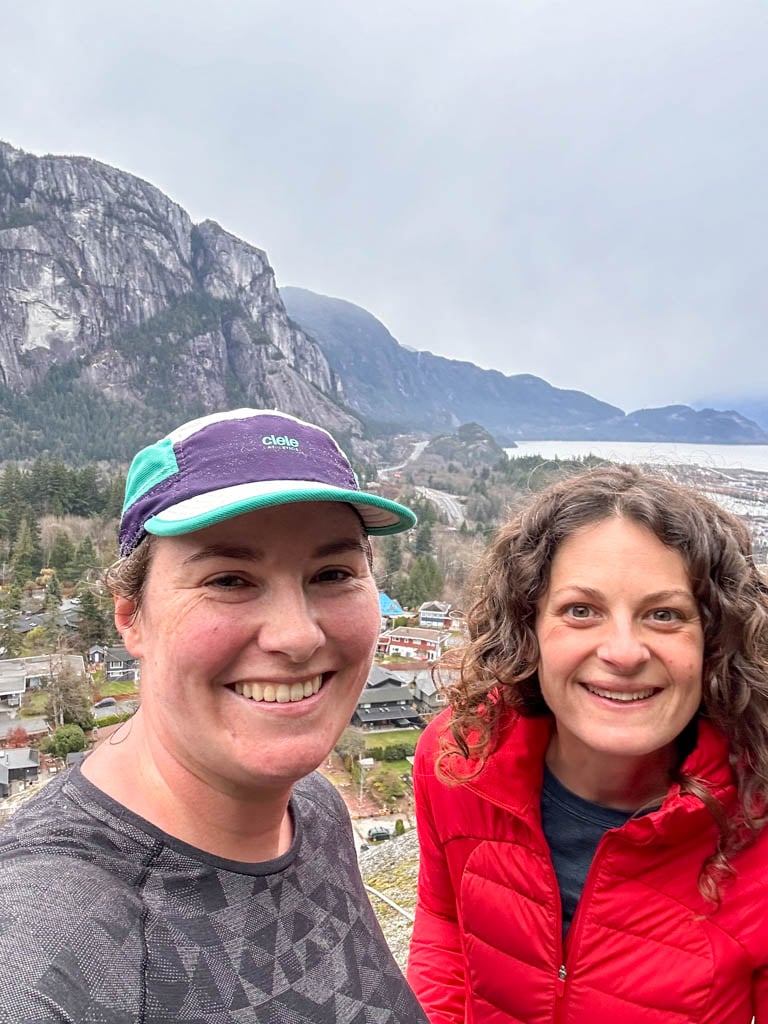 Taryn wears the Odlo Kinship Performance wool base layer on a hike with a friend in Squamish