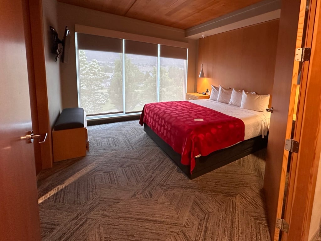 The huge bedroom at the Penticton Lakeside Resort