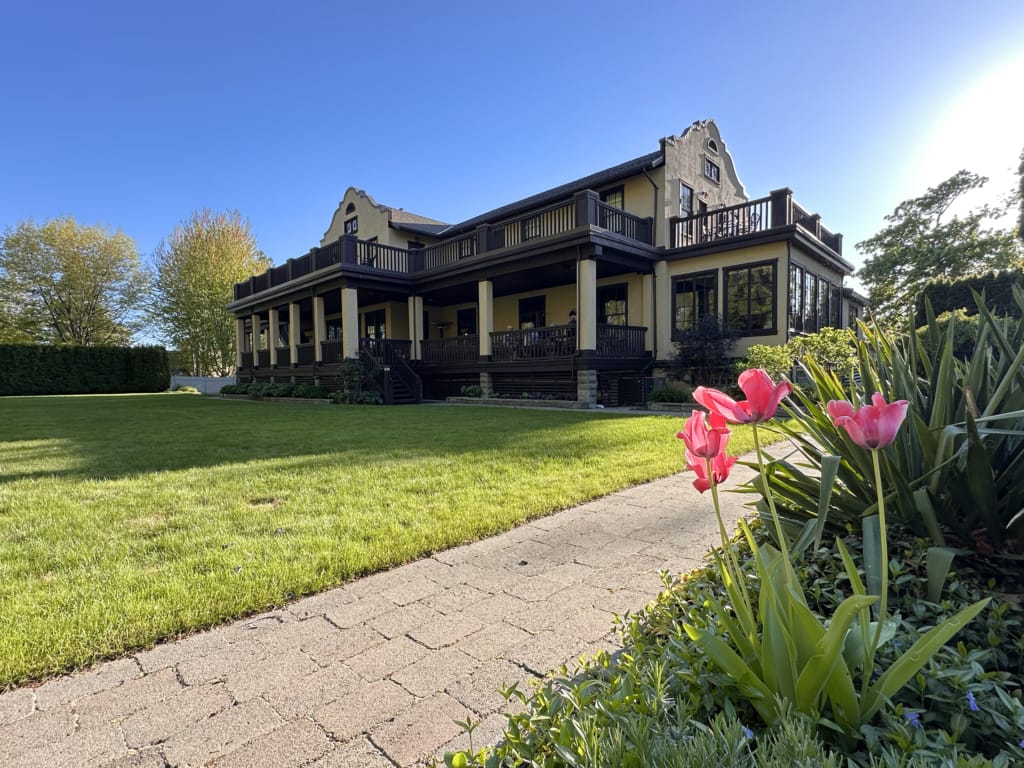 The exterior of the Naramata Inn and Bistro Lapin Perdu
