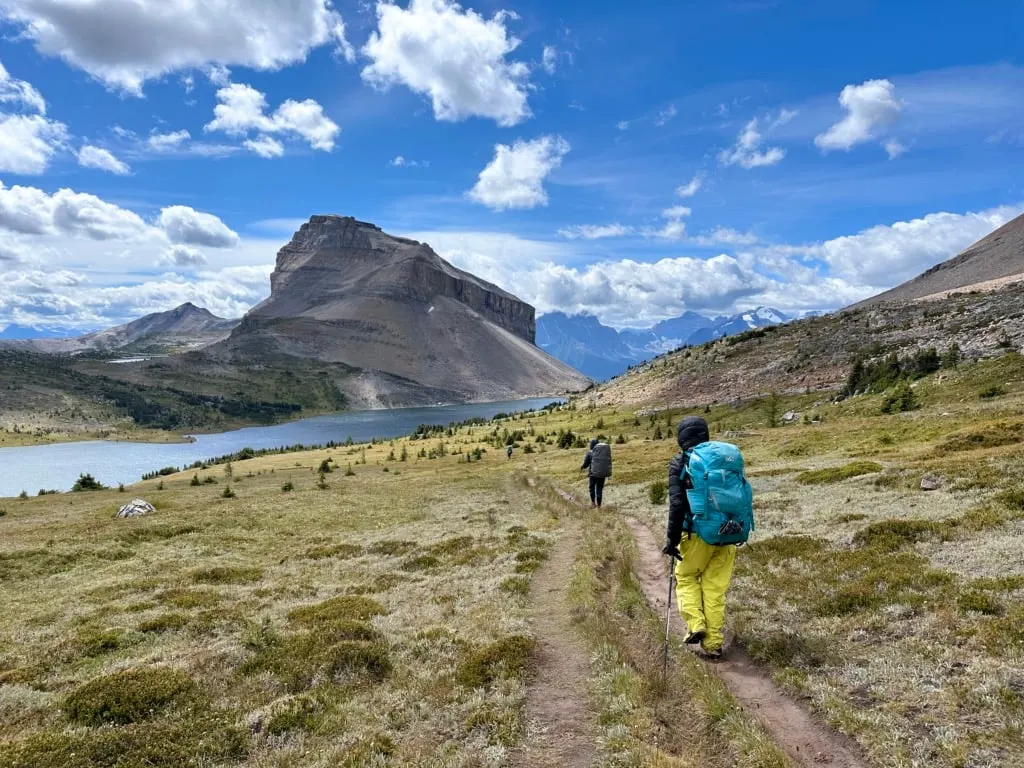 Hikers near Ptarmigan Lake on the Skoki Loop.
