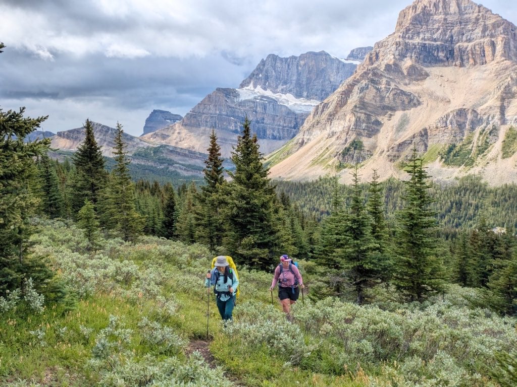 Hikers on the lower slopes of Skoki Mountain