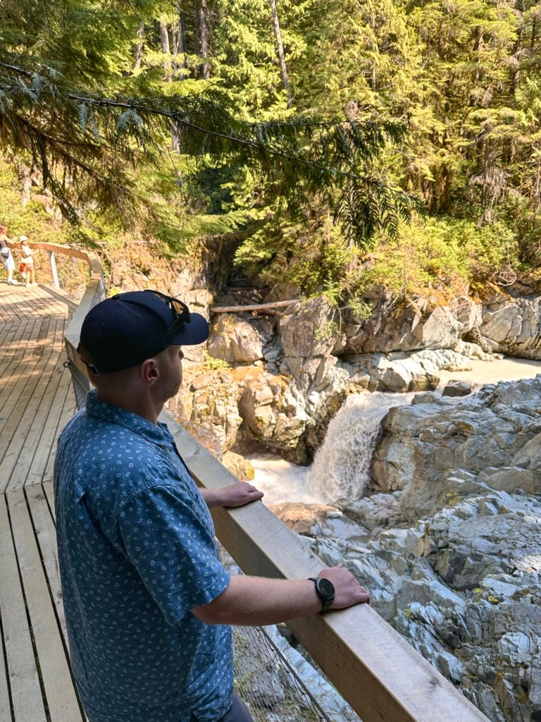 A man stands at the railing overlooking the Mamquam River Canyon