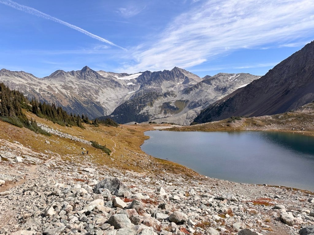 Hikers on the trail to Russet Lake