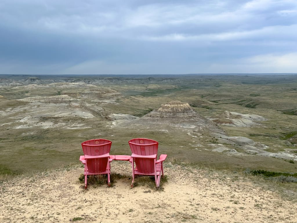 Red chairs at Ta Sunka Watogla viewpoint on the Badlands Parkway in Grasslands National Park