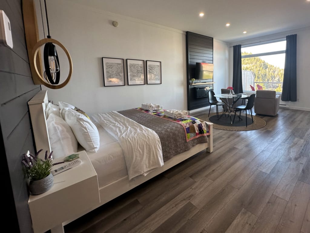 A large room at the Cliff's Edge Retreat in Bauline East, Newfoundland